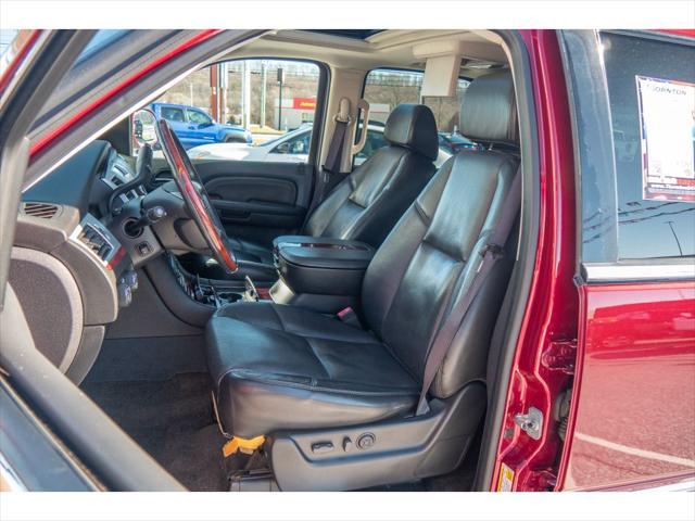 used 2009 Cadillac Escalade Hybrid car, priced at $13,995