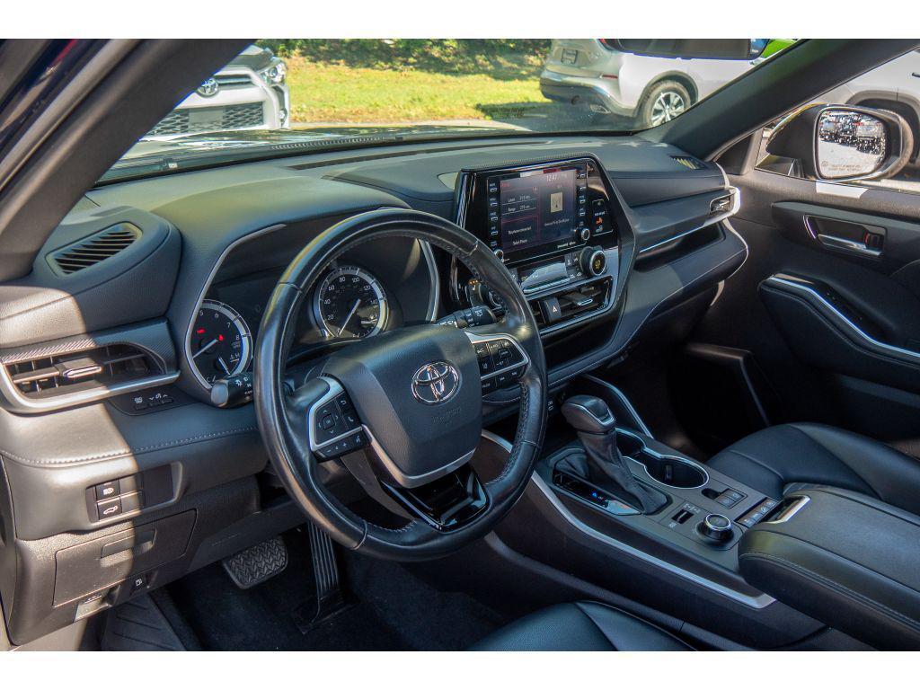 used 2022 Toyota Highlander car, priced at $33,995