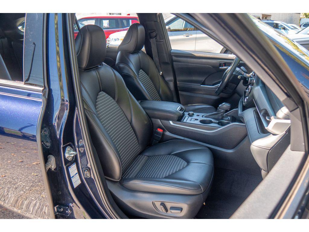used 2022 Toyota Highlander car, priced at $33,995