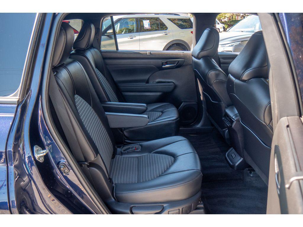 used 2022 Toyota Highlander car, priced at $33,995