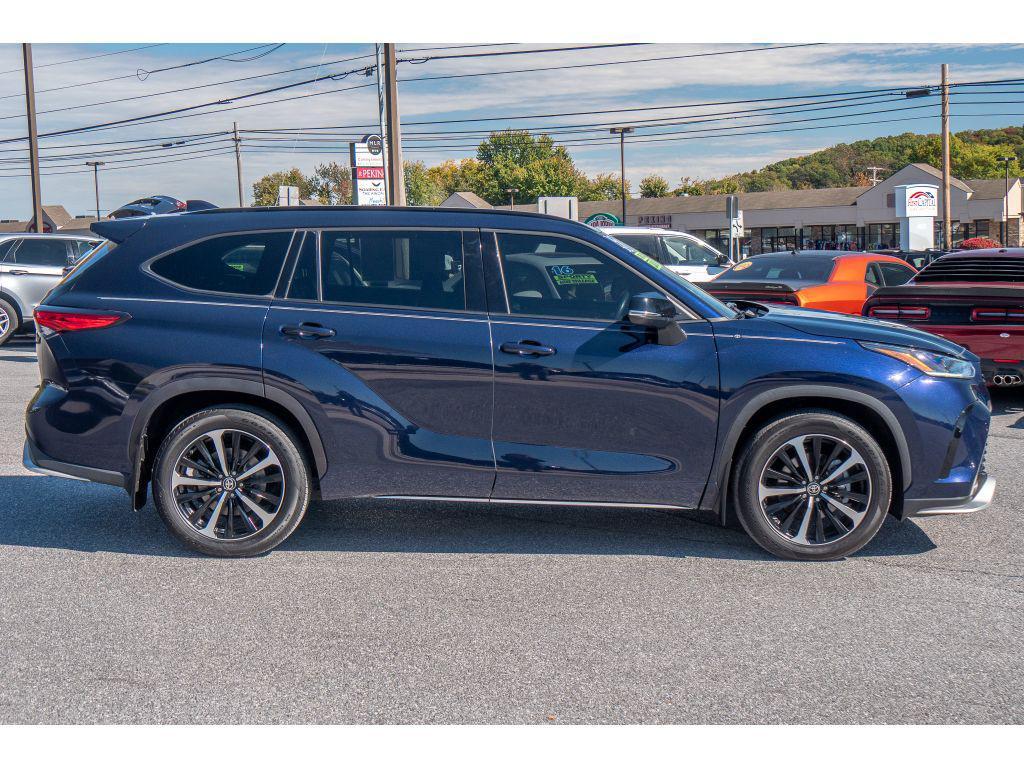 used 2022 Toyota Highlander car, priced at $33,995