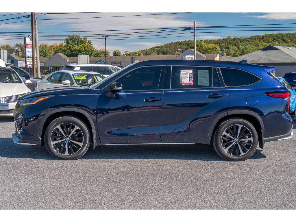 used 2022 Toyota Highlander car, priced at $33,995