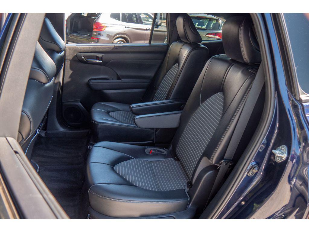 used 2022 Toyota Highlander car, priced at $33,995
