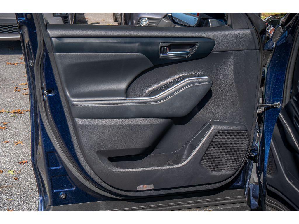 used 2022 Toyota Highlander car, priced at $33,995