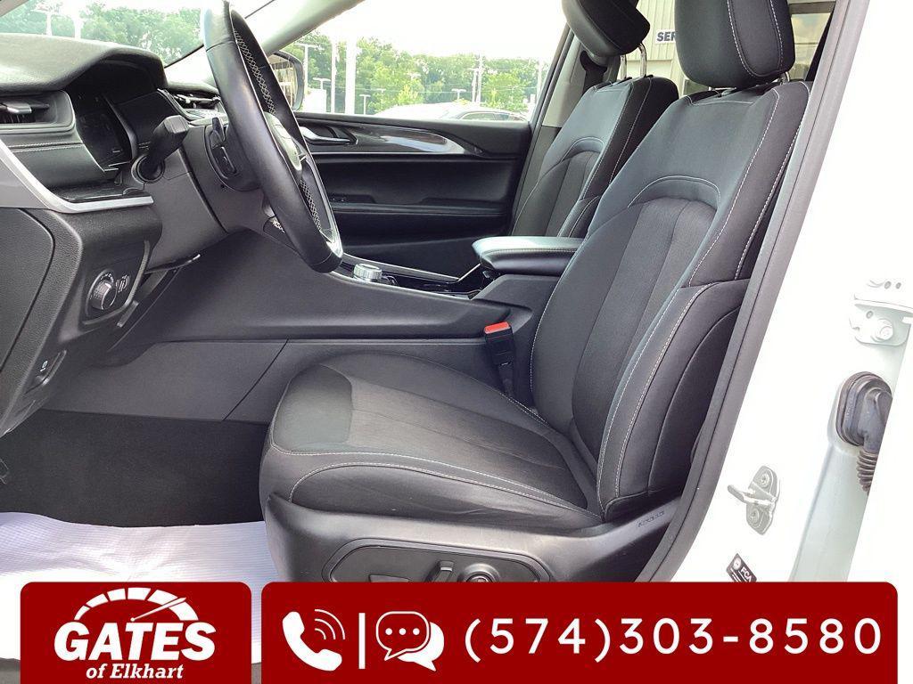 used 2022 Jeep Grand Cherokee car, priced at $27,980