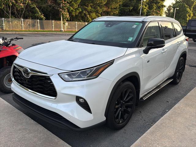 used 2022 Toyota Highlander car, priced at $43,995