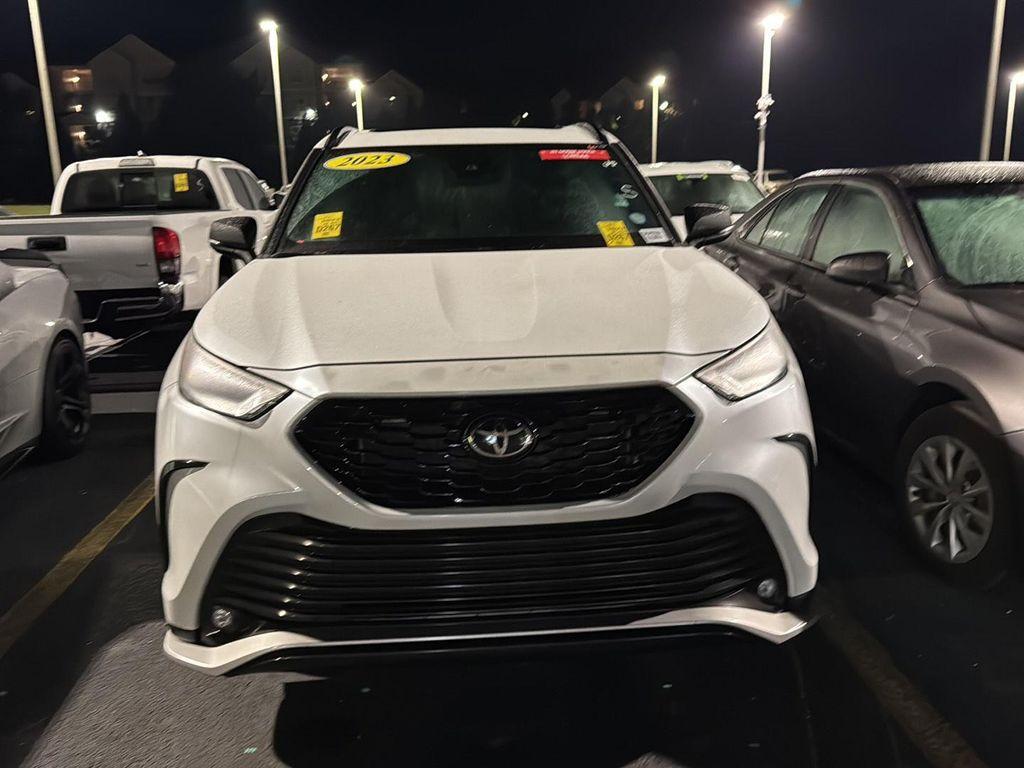 used 2023 Toyota Highlander car, priced at $39,999