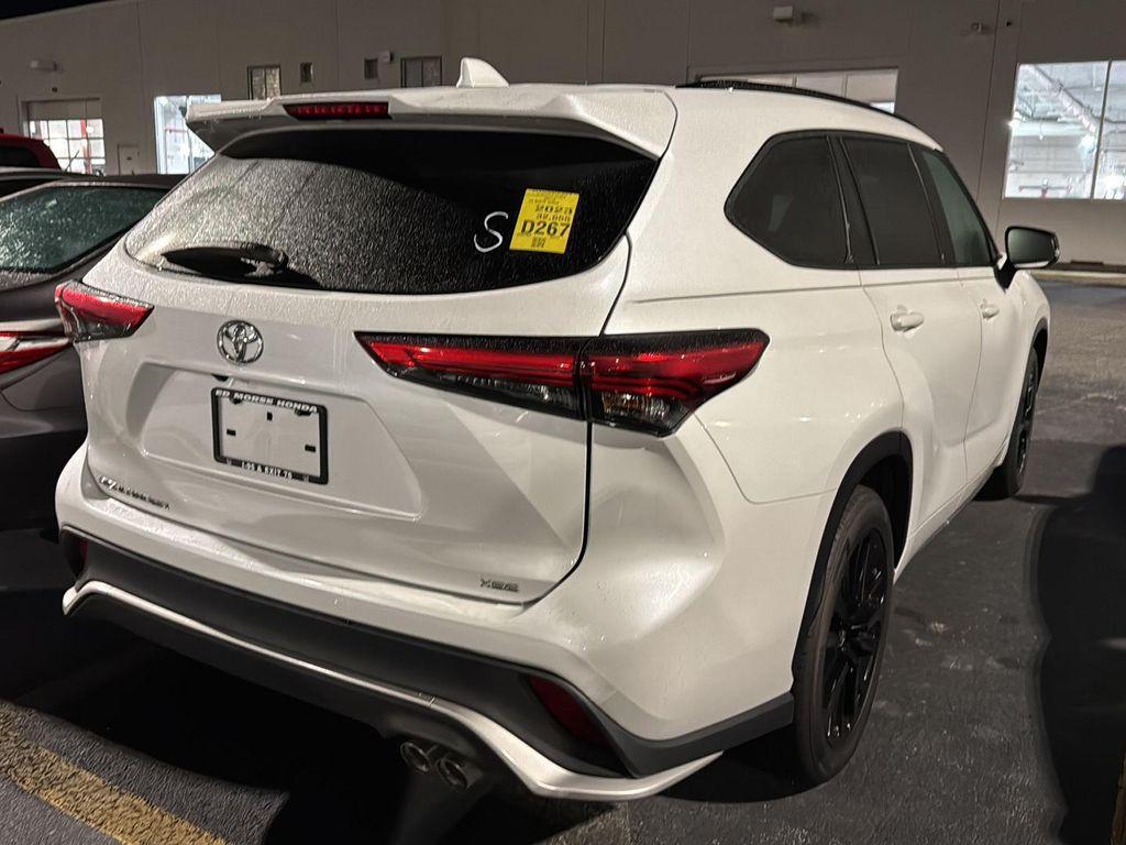 used 2023 Toyota Highlander car, priced at $39,999