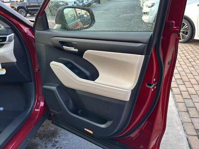 new 2025 Toyota Highlander car, priced at $46,484