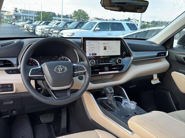 new 2025 Toyota Highlander car, priced at $46,484