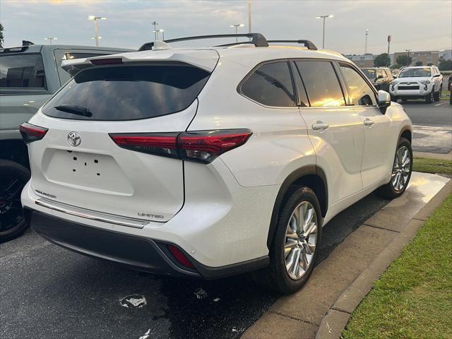 used 2021 Toyota Highlander car, priced at $35,900