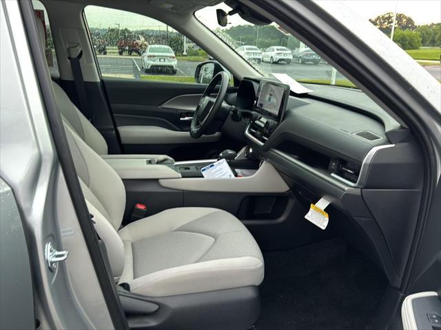 new 2025 Toyota Highlander Hybrid car, priced at $48,594