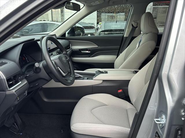 new 2025 Toyota Highlander Hybrid car, priced at $48,594