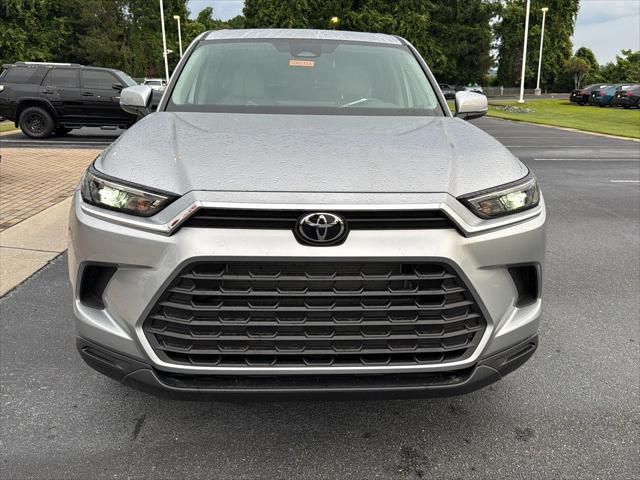 new 2025 Toyota Highlander Hybrid car, priced at $48,594