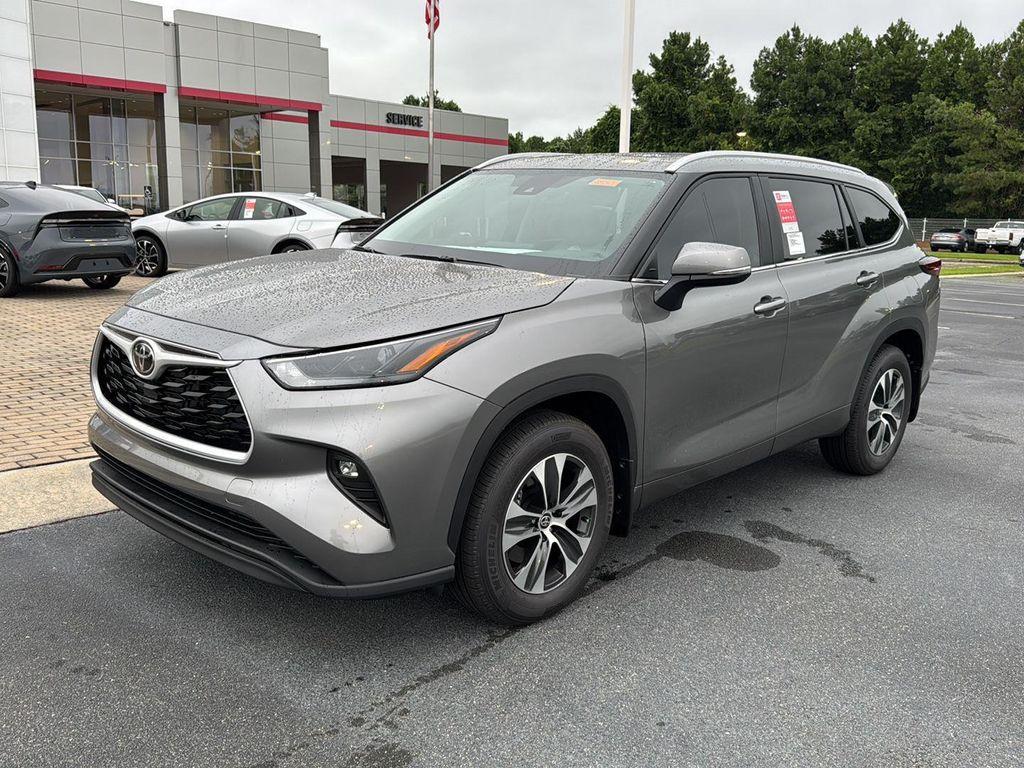 new 2025 Toyota Highlander car, priced at $44,285