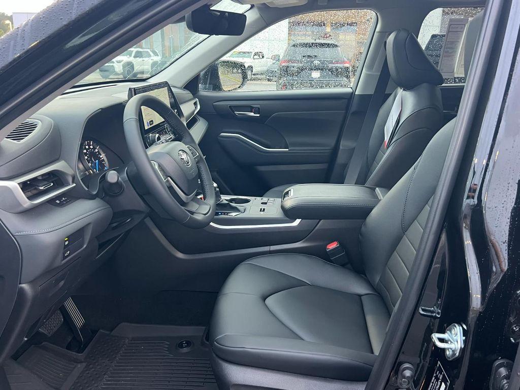 new 2025 Toyota Highlander Hybrid car, priced at $55,127