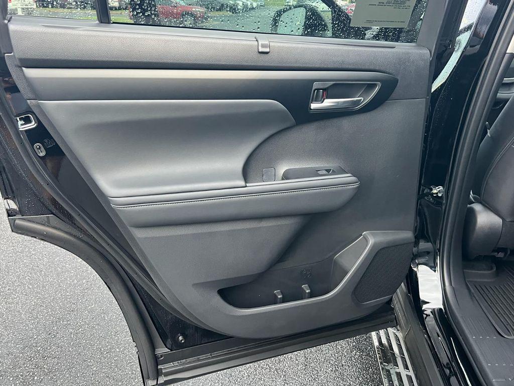 new 2025 Toyota Highlander Hybrid car, priced at $55,127