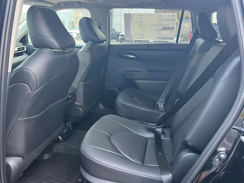 new 2025 Toyota Highlander Hybrid car, priced at $55,127