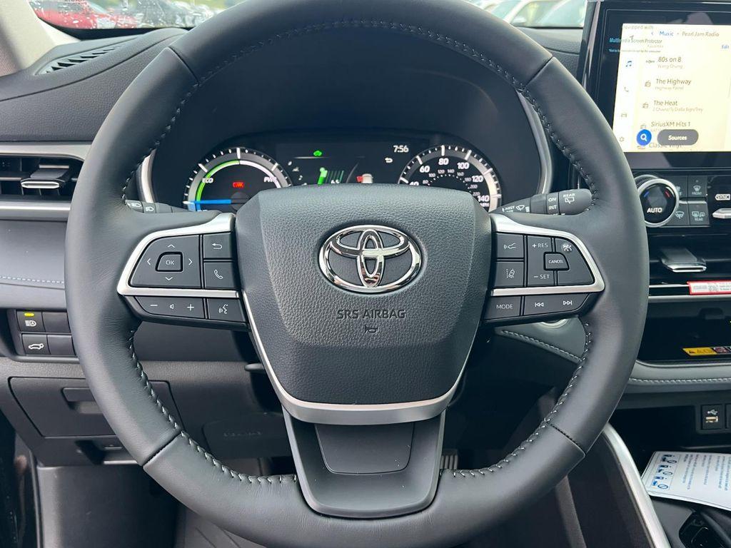 new 2025 Toyota Highlander Hybrid car, priced at $55,127