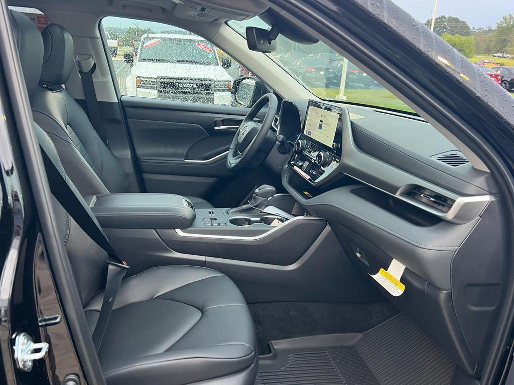 new 2025 Toyota Highlander Hybrid car, priced at $55,127