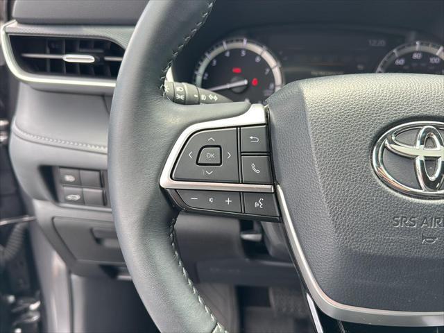 used 2022 Toyota Highlander car, priced at $41,999