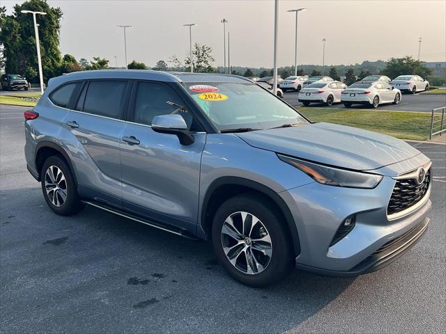 used 2023 Toyota Highlander car, priced at $41,700