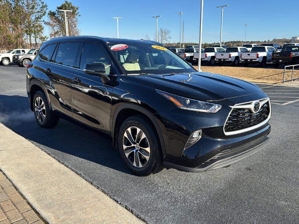 used 2021 Toyota Highlander car, priced at $35,999