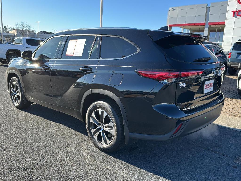 used 2021 Toyota Highlander car, priced at $35,999