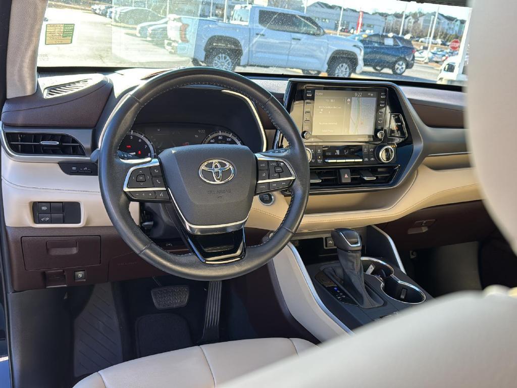 used 2021 Toyota Highlander car, priced at $35,999