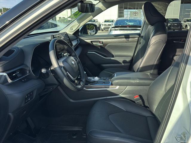 used 2023 Toyota Highlander car, priced at $43,900