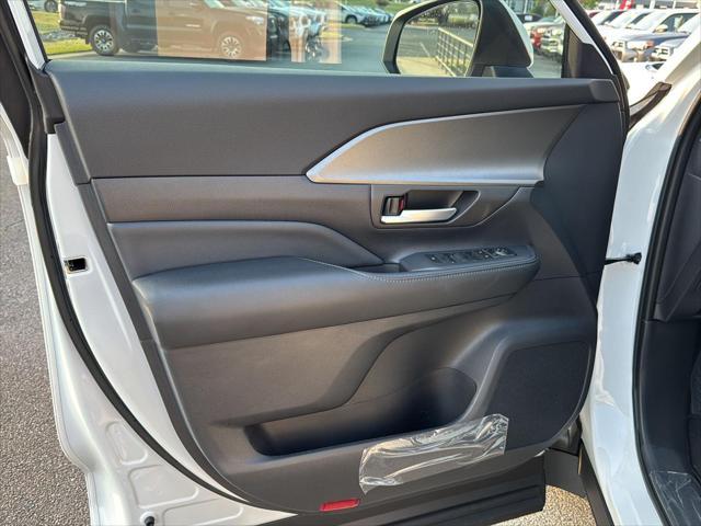 new 2025 Toyota Grand Highlander car, priced at $50,012