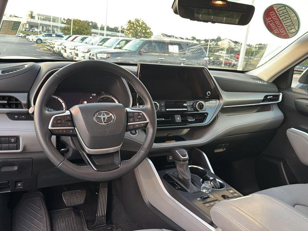 used 2024 Toyota Highlander car, priced at $46,599