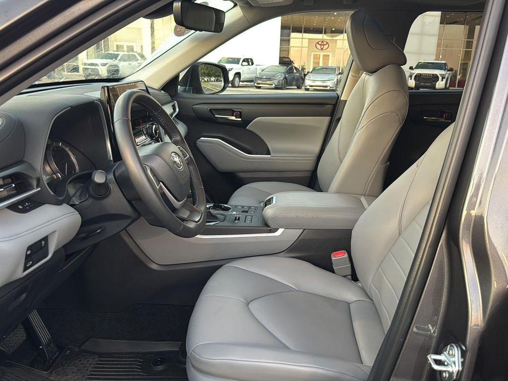 used 2024 Toyota Highlander car, priced at $46,599