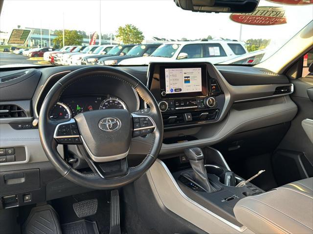 used 2023 Toyota Highlander car, priced at $39,999