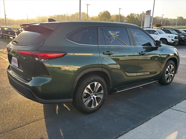 used 2023 Toyota Highlander car, priced at $39,999