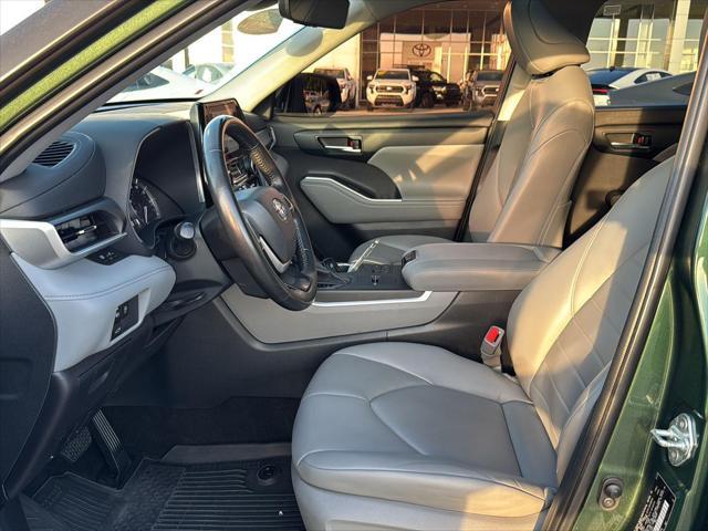used 2023 Toyota Highlander car, priced at $39,999