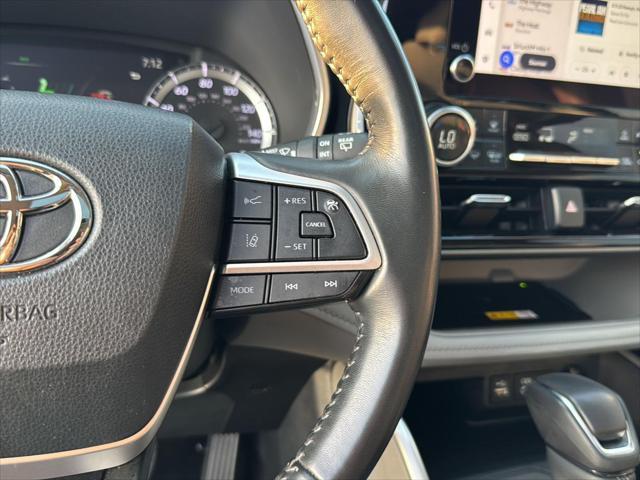used 2023 Toyota Highlander car, priced at $39,999