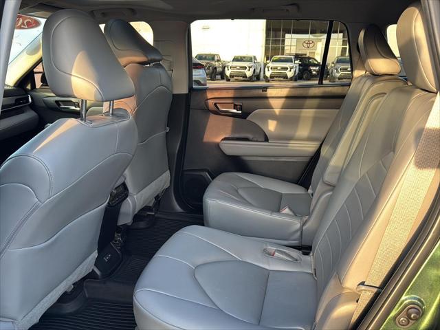 used 2023 Toyota Highlander car, priced at $39,999
