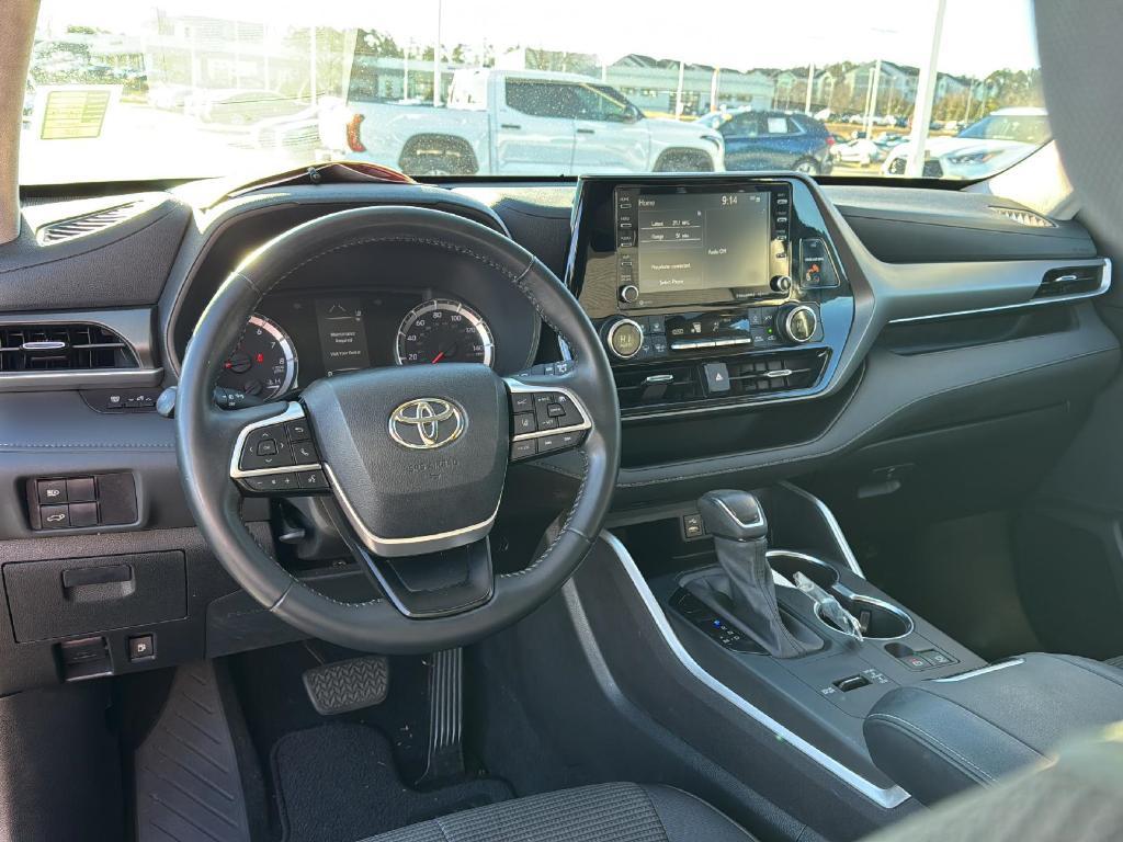 used 2022 Toyota Highlander car, priced at $32,999