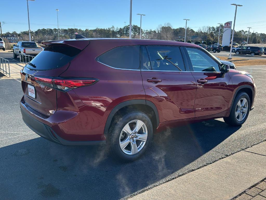 used 2022 Toyota Highlander car, priced at $32,999