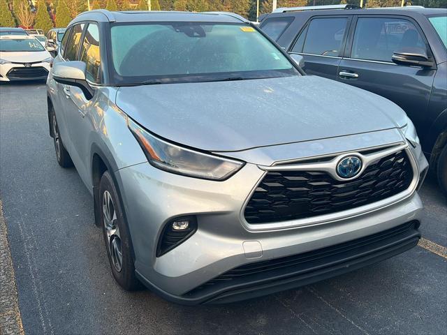 used 2021 Toyota Highlander Hybrid car, priced at $32,999