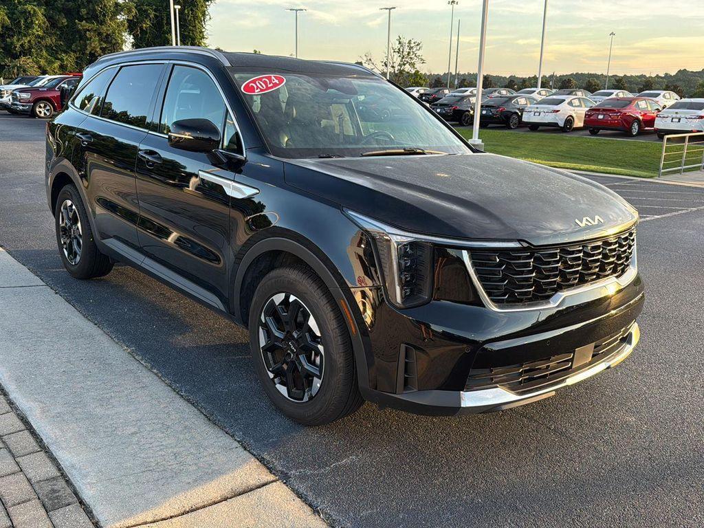 used 2024 Kia Sorento car, priced at $30,899