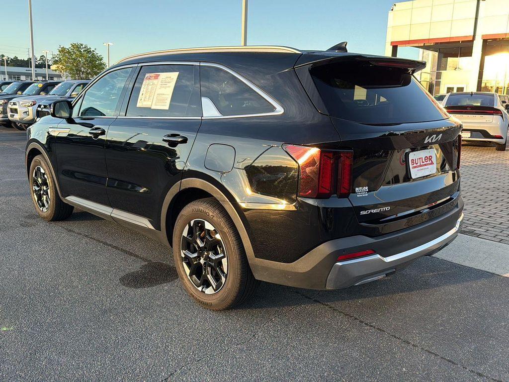 used 2024 Kia Sorento car, priced at $30,899