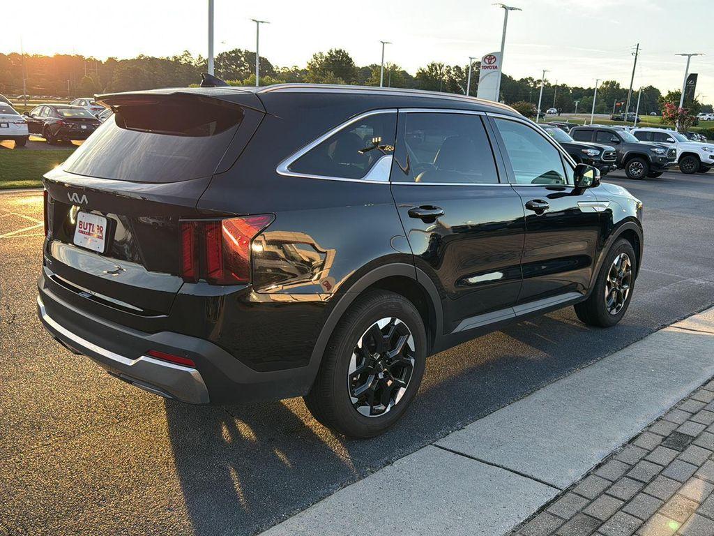 used 2024 Kia Sorento car, priced at $30,899