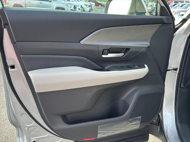 new 2025 Toyota Highlander car, priced at $45,263