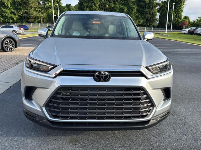 new 2025 Toyota Highlander car, priced at $45,263