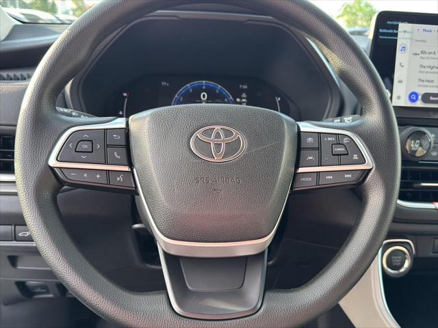 new 2025 Toyota Highlander car, priced at $45,263