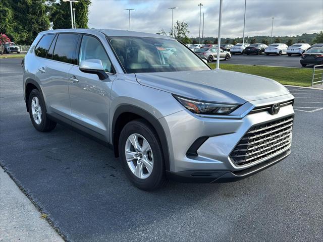 new 2025 Toyota Highlander car, priced at $45,263