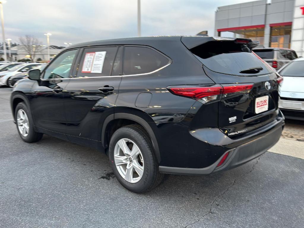 used 2022 Toyota Highlander car, priced at $31,900