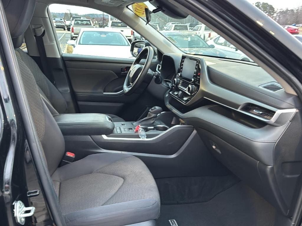 used 2022 Toyota Highlander car, priced at $31,900